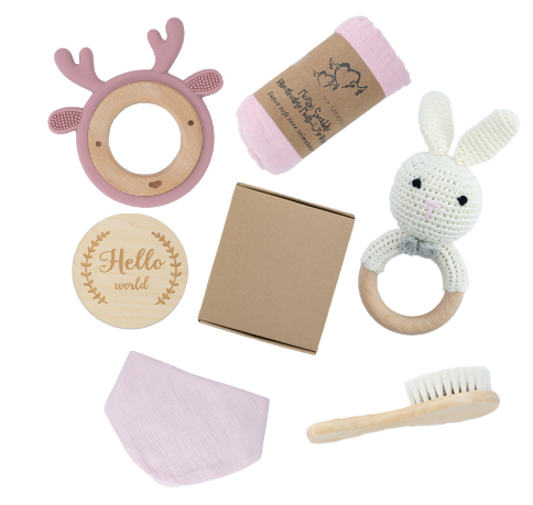 Package: Rattle, bit toy & blanket
