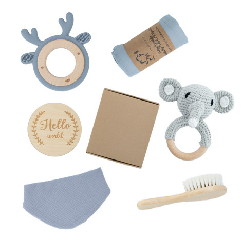 Package: Rattle, bit toy & blanket