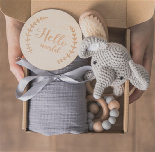 Package: rattle, wooden toy &amp; blanket